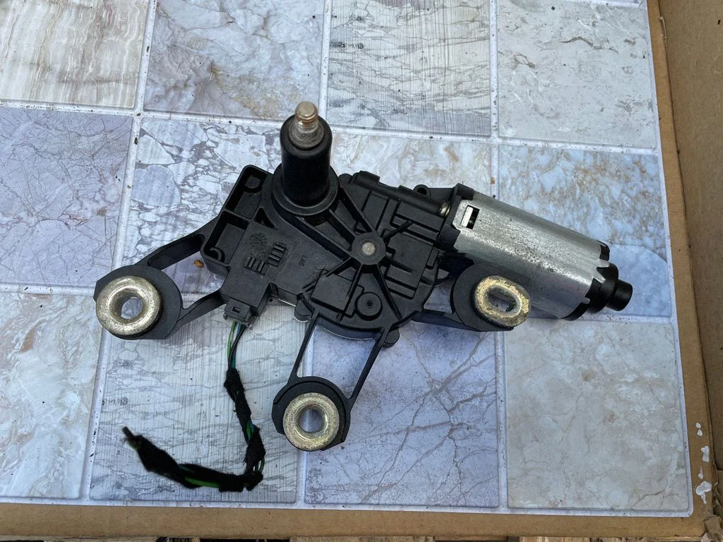 Rear window wiper motor – Ford Fiesta (2002-2005)