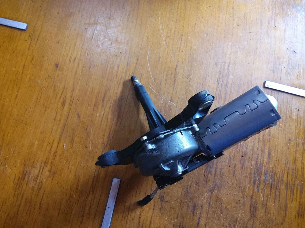Rear window wiper motor – Opel Insignia A (2008-2017)