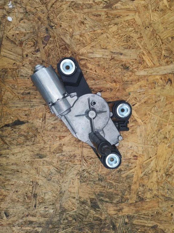 Aizmugurējā stikla tīrītāja motoriņš 3M51R17K441AE