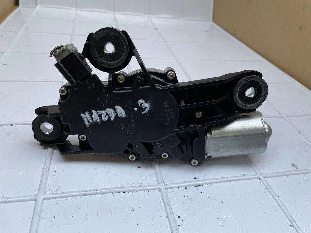 Aizmugurējā stikla tīrītāja motoriņš 0390201588