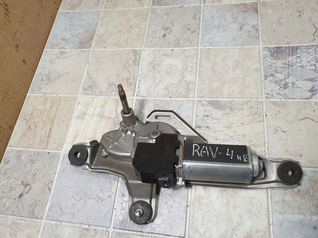 Tagaklaasi kojamehe mootor – Toyota RAV 4 (XA20) (2000-2005)