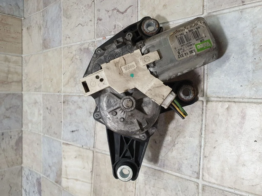 Rear window wiper motor – Renault Trafic II (X83) (2001-2014)