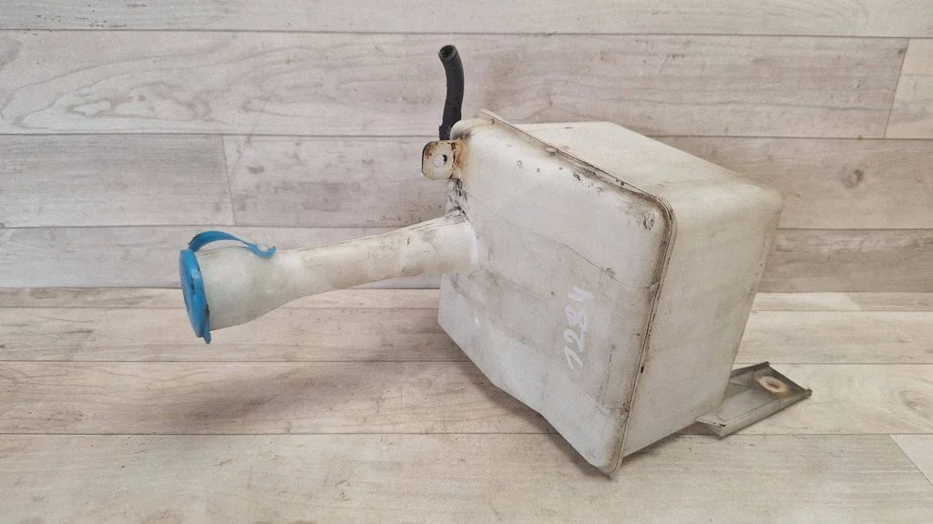 Windshield washer fluid reservoir/tank 96269140