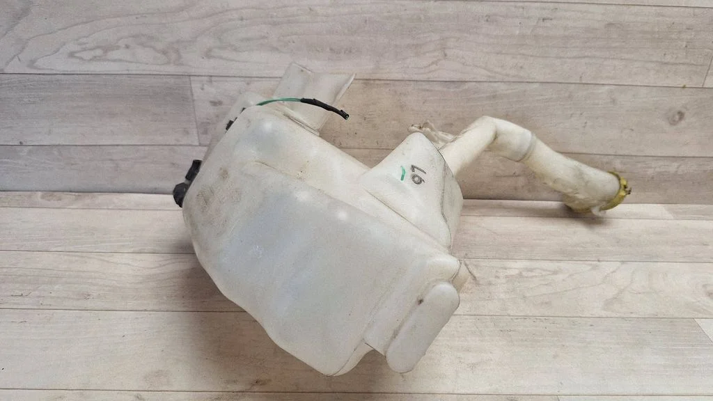 Windshield washer fluid reservoir/tank 289100001N