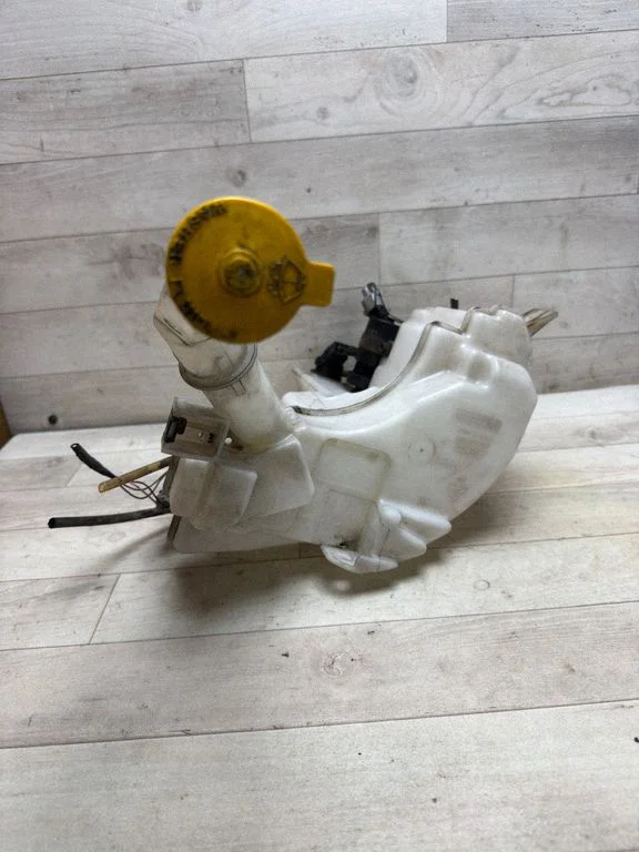 Windshield washer fluid reservoir/tank 860142728