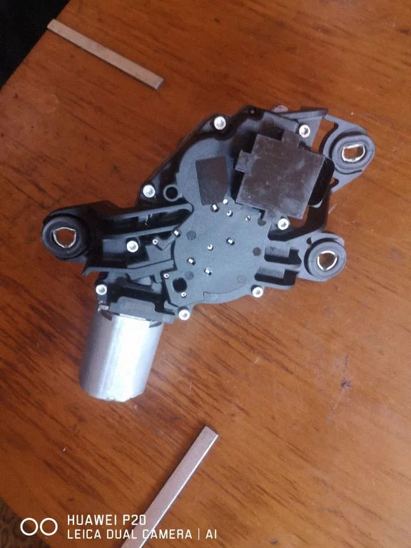 Aizmugurējā stikla tīrītāja motoriņš 5K6955711B