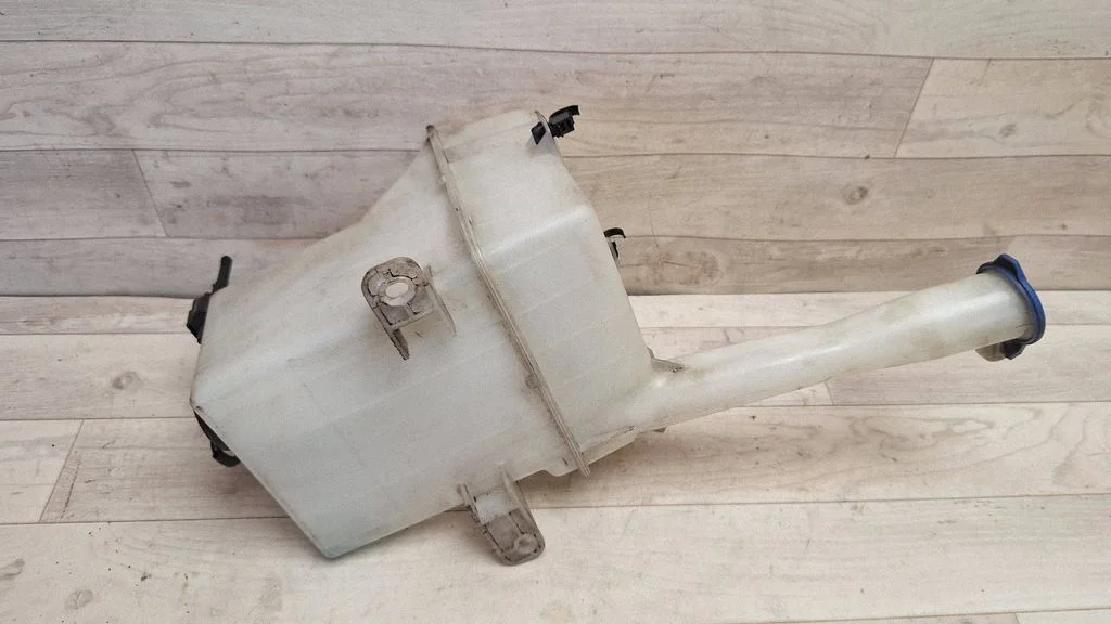 Windshield washer fluid reservoir/tank 986103Z000