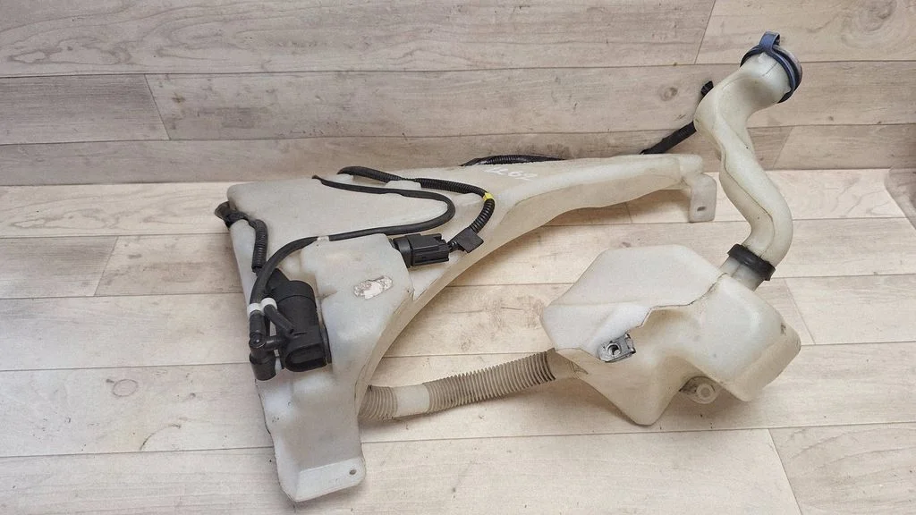 Windshield washer fluid reservoir/tank 4N5113K163AE
