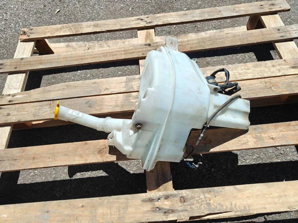 Windshield washer fluid reservoir/tank 860142728