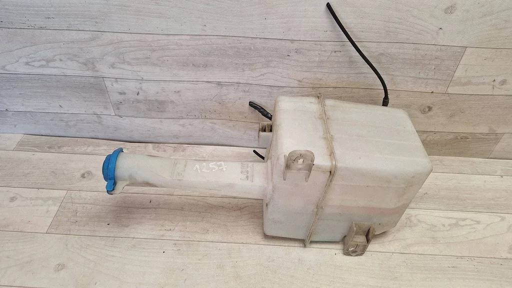Windshield washer fluid reservoir/tank 986102F000