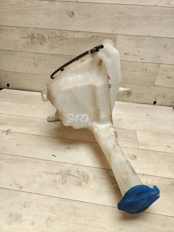 Windshield washer fluid reservoir/tank 986101J200