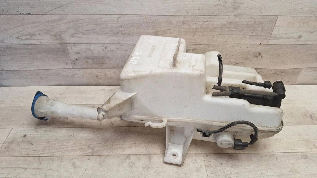 Windshield washer fluid reservoir/tank – Volvo V40 (2012-2019)