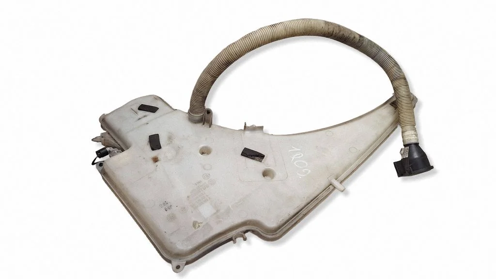 Windshield washer fluid reservoir/tank – BMW 1 Series E81 E87 (2004-2011)