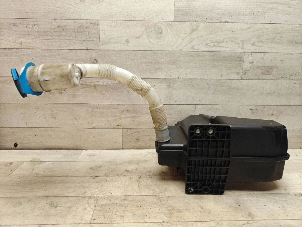 Windshield washer fluid reservoir/tank – Skoda Octavia Mk2 (1Z) (2004-2013)