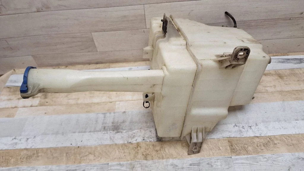 Windshield washer fluid reservoir/tank 98610