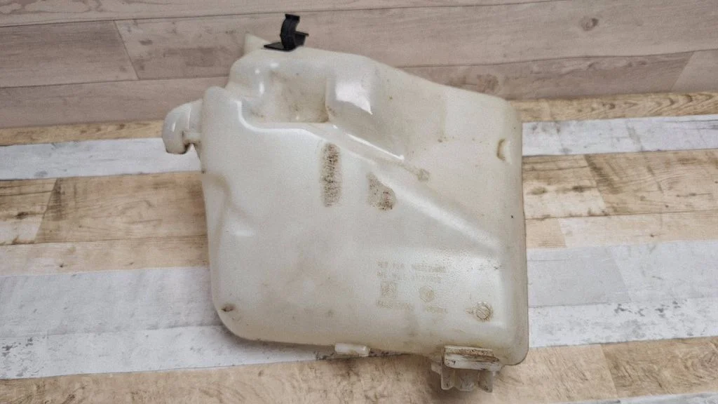 Windshield washer fluid reservoir/tank – Citroen C4 I (2004-2010)