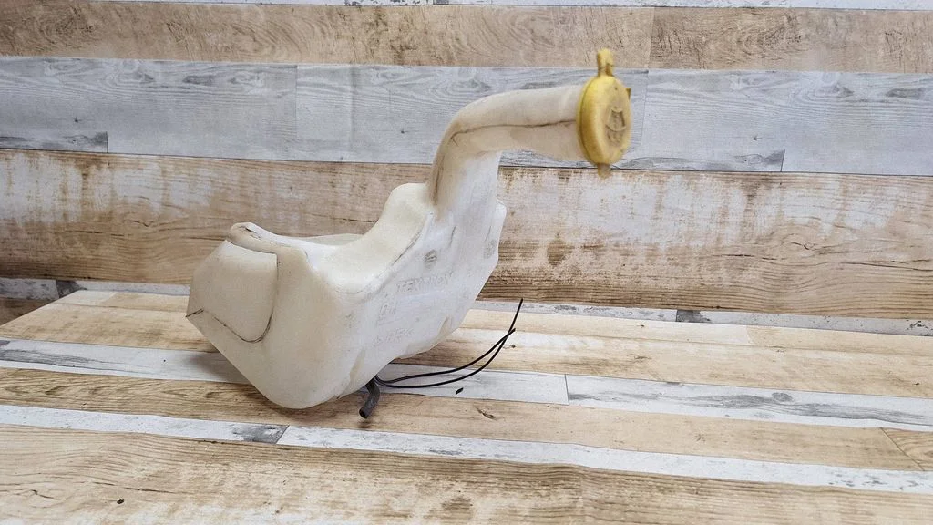 Windshield washer fluid reservoir/tank – Opel Meriva A (2003-2010)