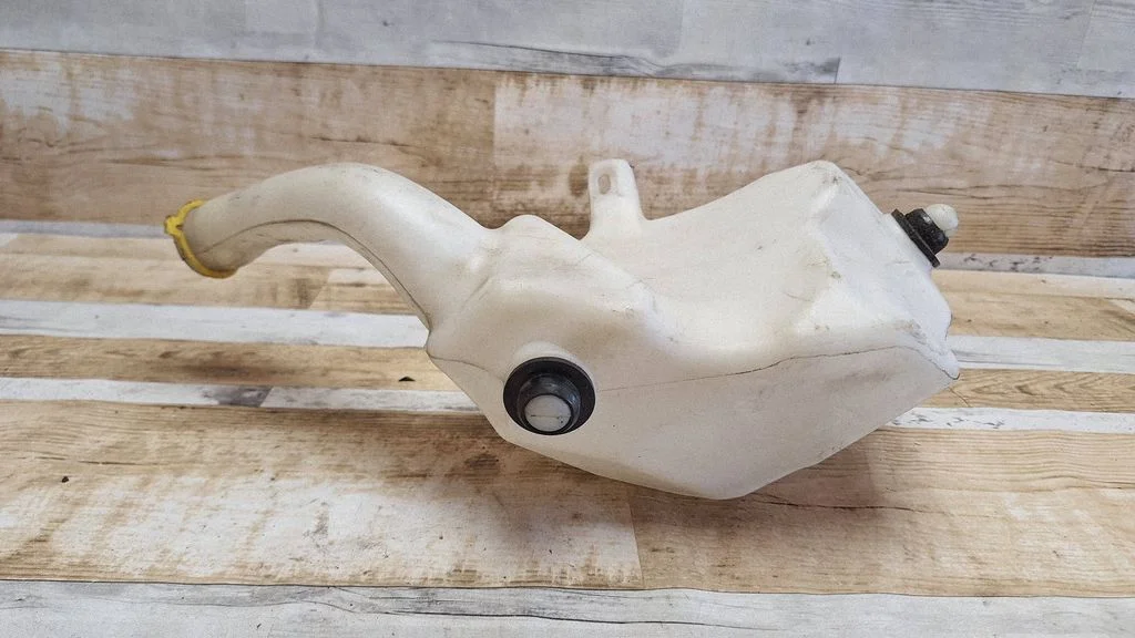 Windshield washer fluid reservoir/tank 93323649
