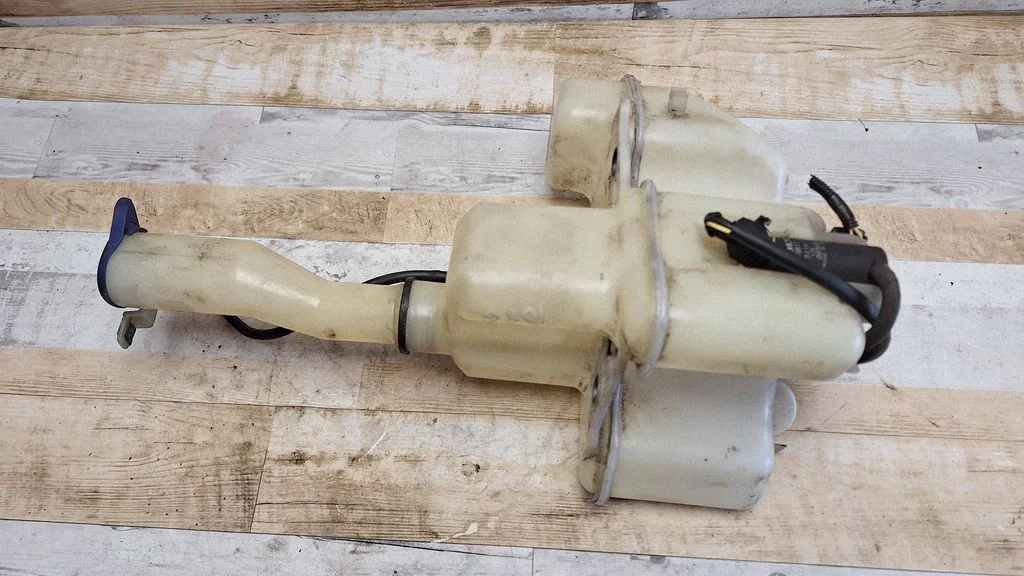 Windshield washer fluid reservoir/tank 9178565