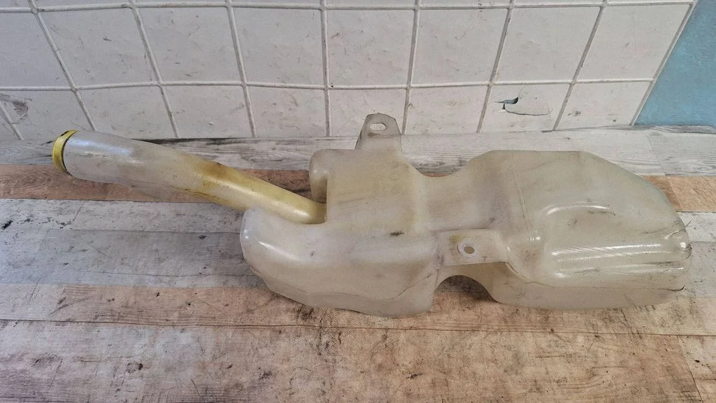 Windshield washer fluid reservoir/tank 05182444AC