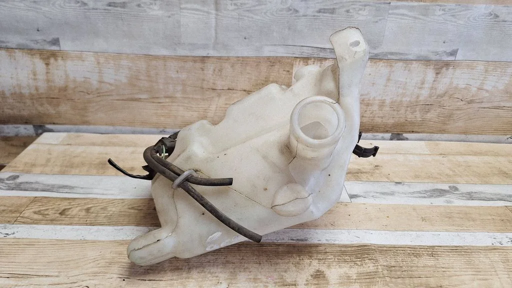 Windshield washer fluid reservoir/tank – Citroen C4 I (2004-2010)