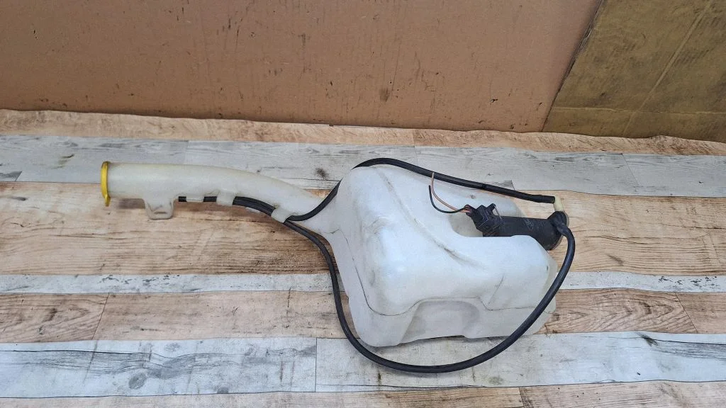 Windshield washer fluid reservoir/tank 2S6117618AD