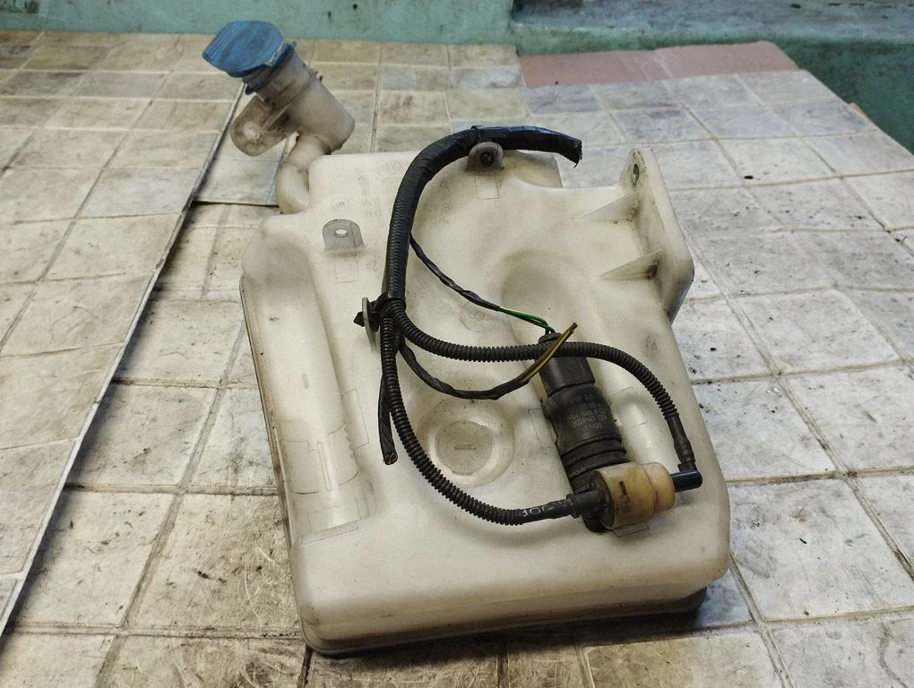 Windshield washer fluid reservoir/tank 1K0955453Q