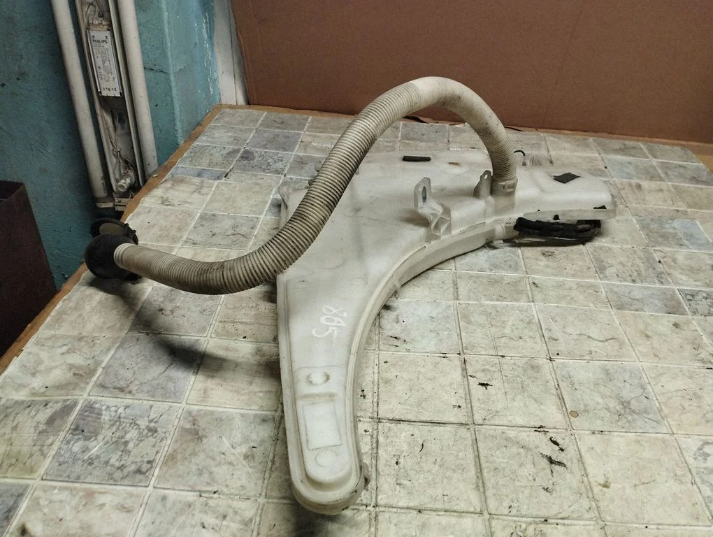 Logu mazgāšanas šķidruma tvertne 722953501