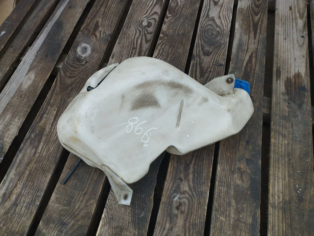 Windshield washer fluid reservoir/tank 4B0955453B