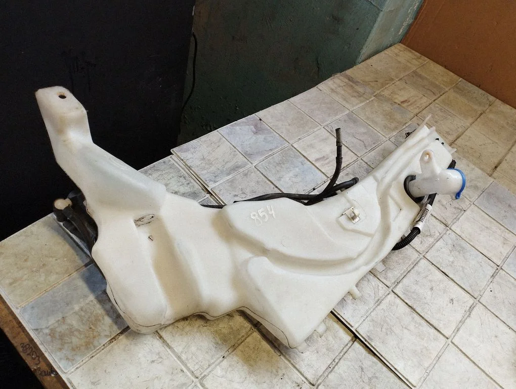 Windshield washer fluid reservoir/tank 4M5113K163AF