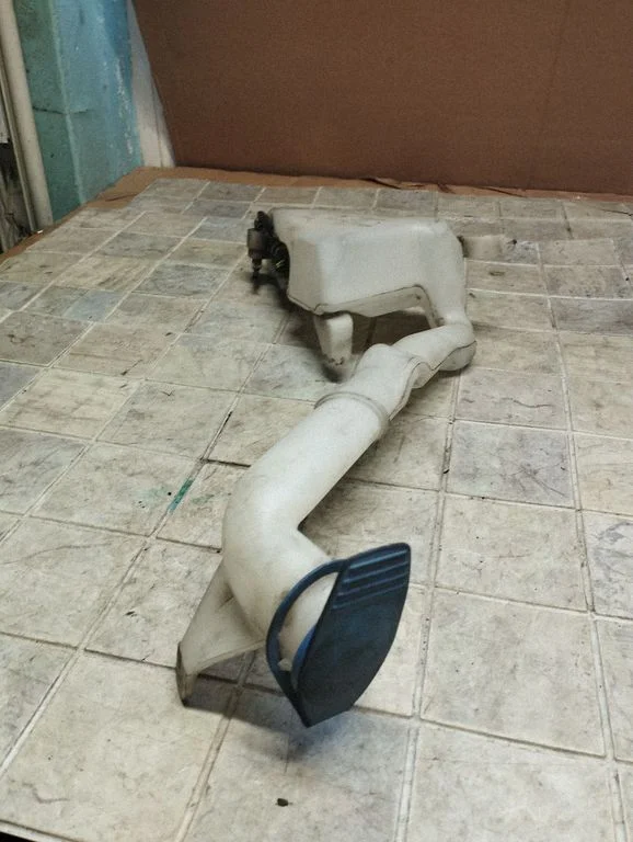Windshield washer fluid reservoir/tank 6Q0955453N
