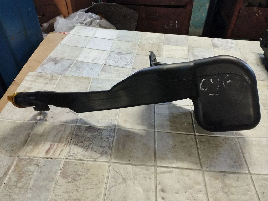 Windshield washer fluid reservoir/tank 0036