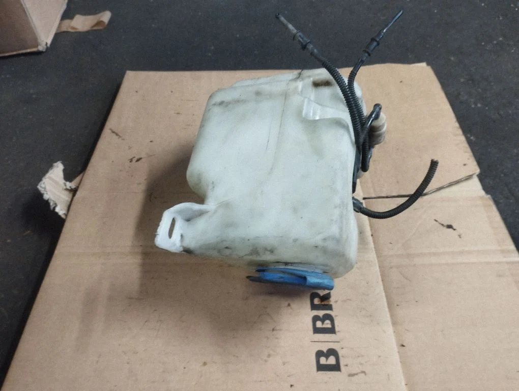 Windshield washer fluid reservoir/tank – Skoda Octavia Mk1 (1U) (1996-2004)