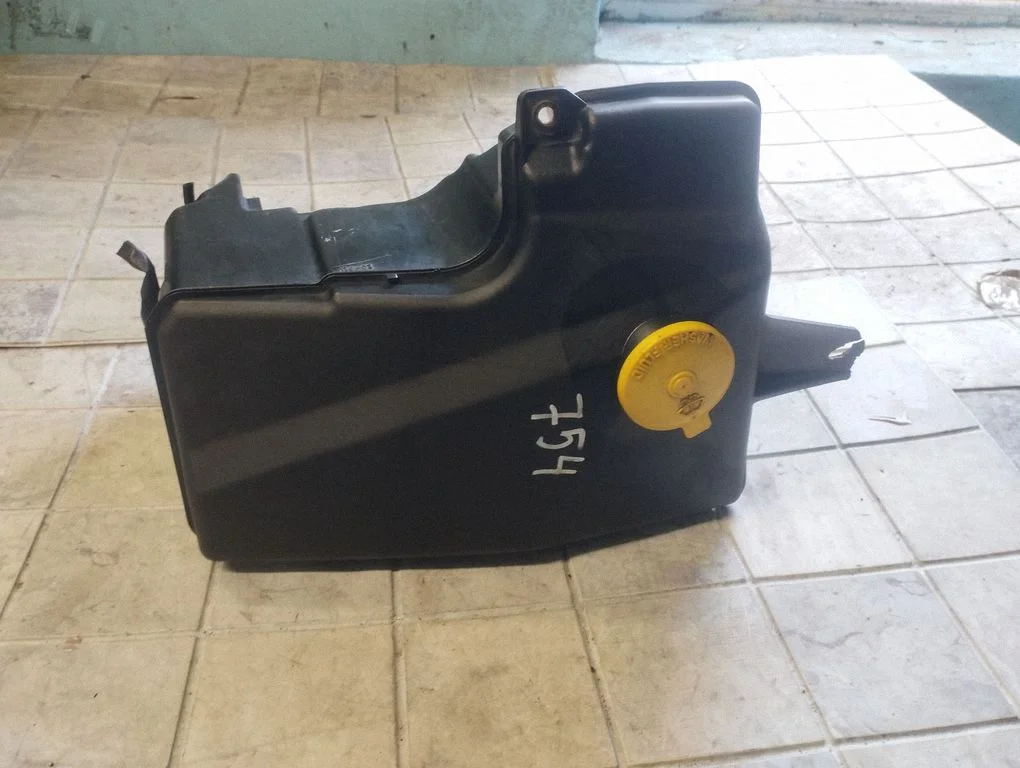 Windshield washer fluid reservoir/tank – Mazda 6 (2002-2008)
