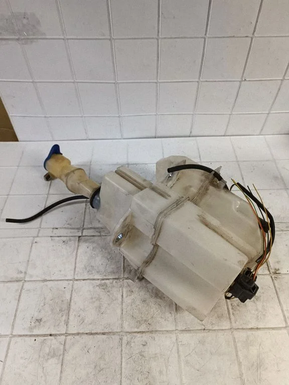 Windshield washer fluid reservoir/tank 9178881
