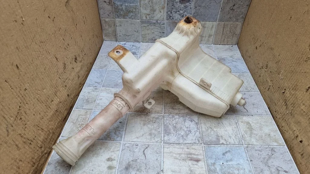 Logu mazgāšanas šķidruma tvertne 860142077
