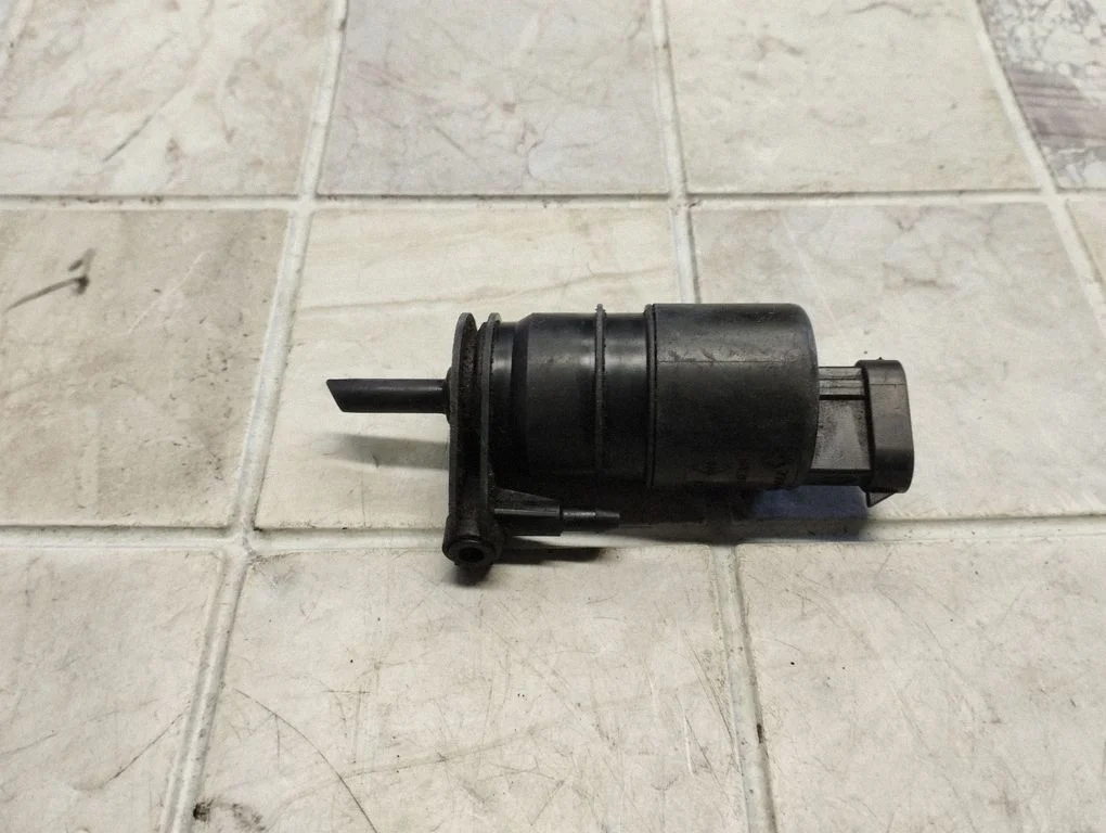 Windscreen/windshield washer pump – Renault Espace II (1991-1997)