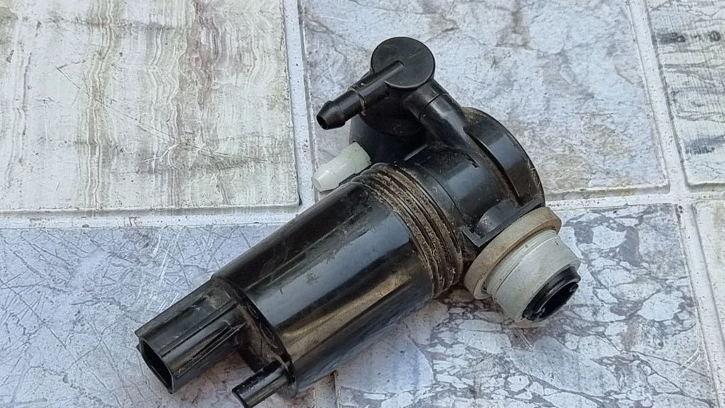 Klaasipesuvedeliku pump (klaaside) 8A6117K624AA