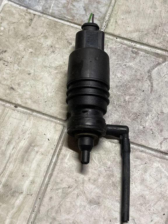 Klaasipesuvedeliku pump (klaaside) 1J5955651