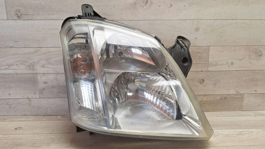 Headlight/headlamp – front right