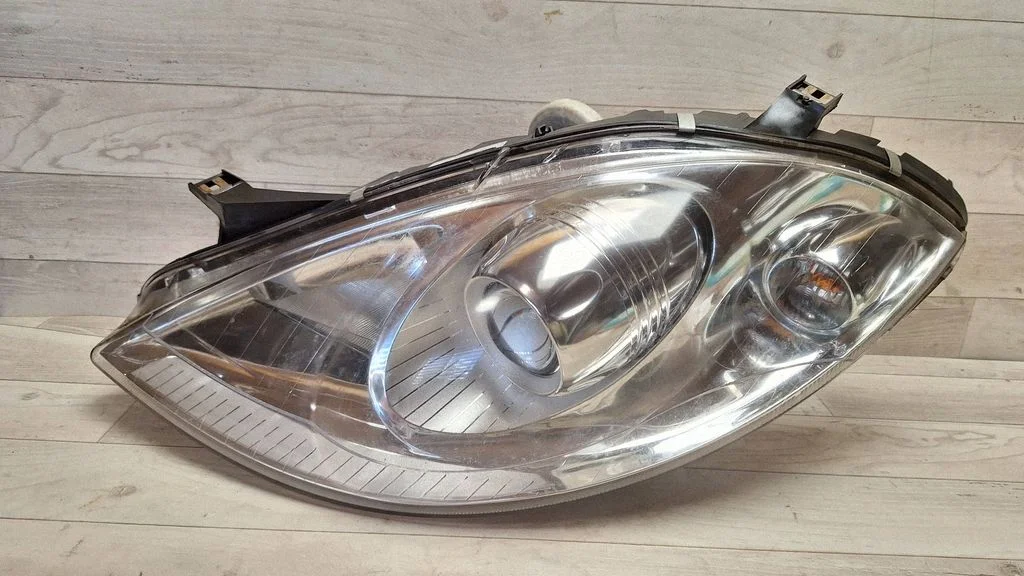 Headlight/headlamp – front left