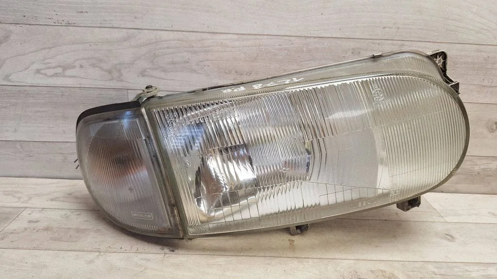 Headlight/headlamp – front right