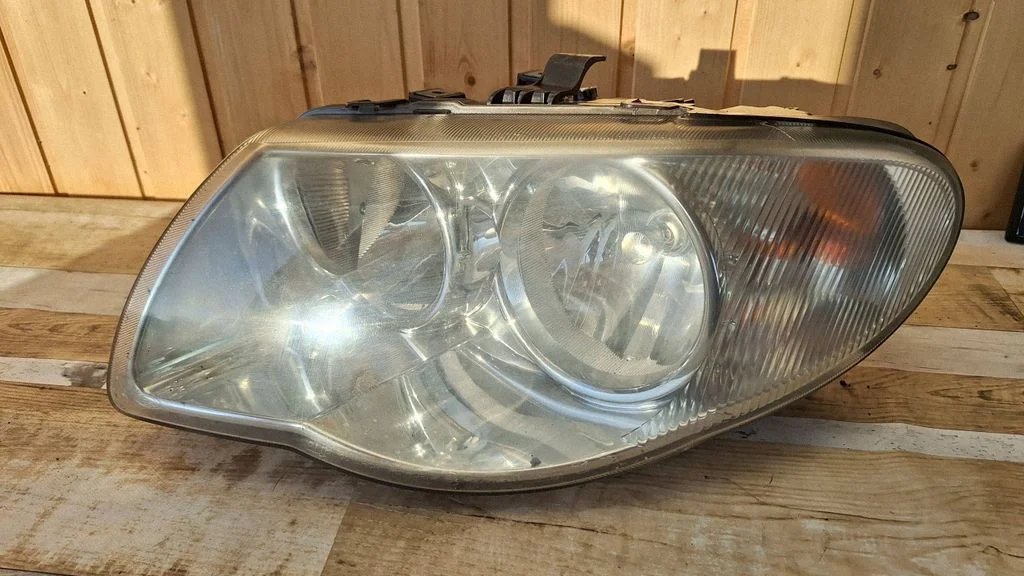 Headlight/headlamp – Chrysler Voyager (2004-2007)