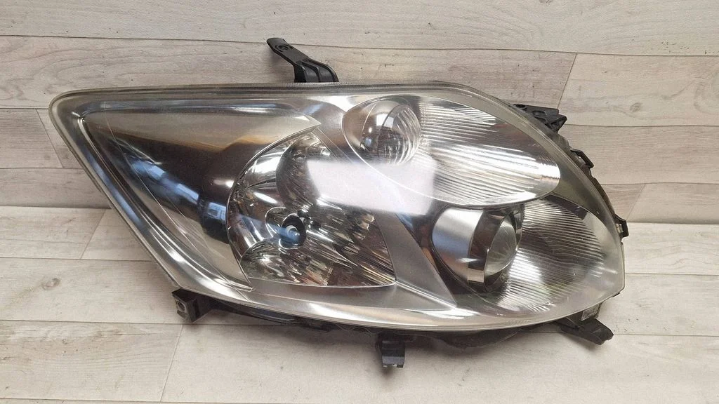 Headlight/headlamp – Toyota Auris 150 (2006-2012)