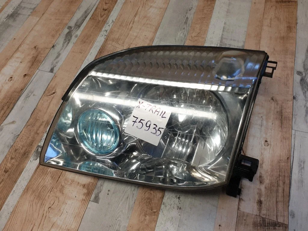Headlight/headlamp – Nissan X-Trail T30 (2001-2007)