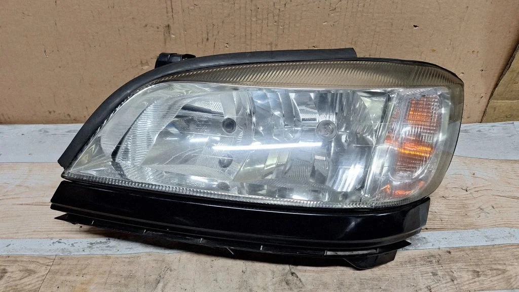 Headlight/headlamp – front left