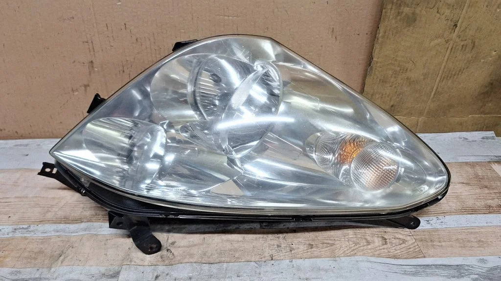 Headlight/headlamp – front right
