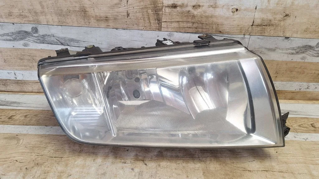 Headlight/headlamp – front right
