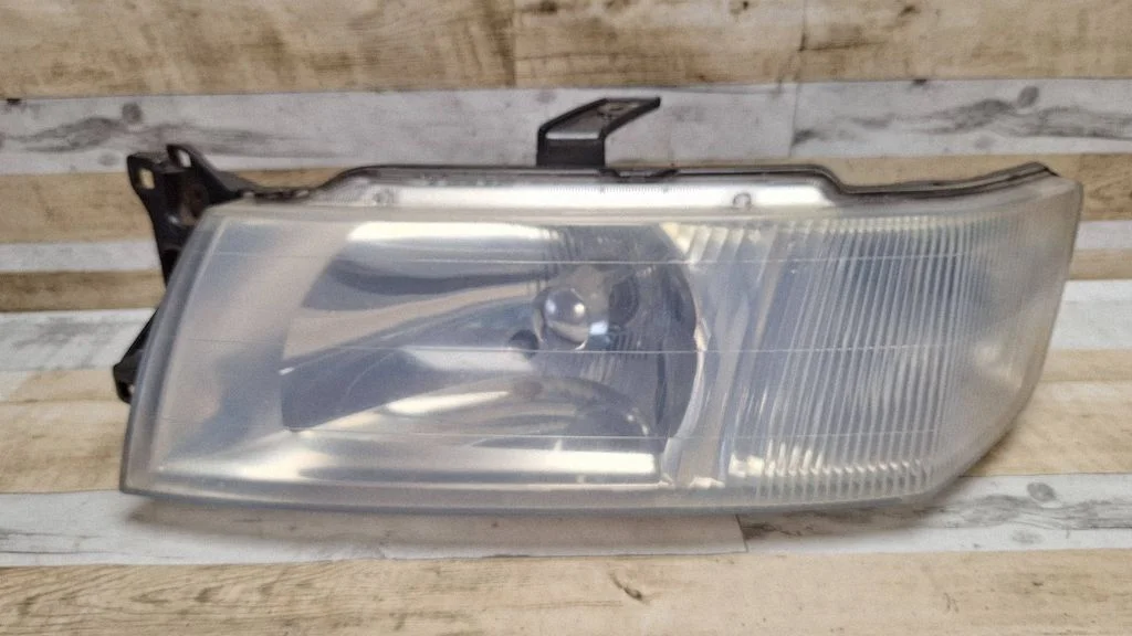 Headlight/headlamp – Mitsubishi Space Star (1998-2005)