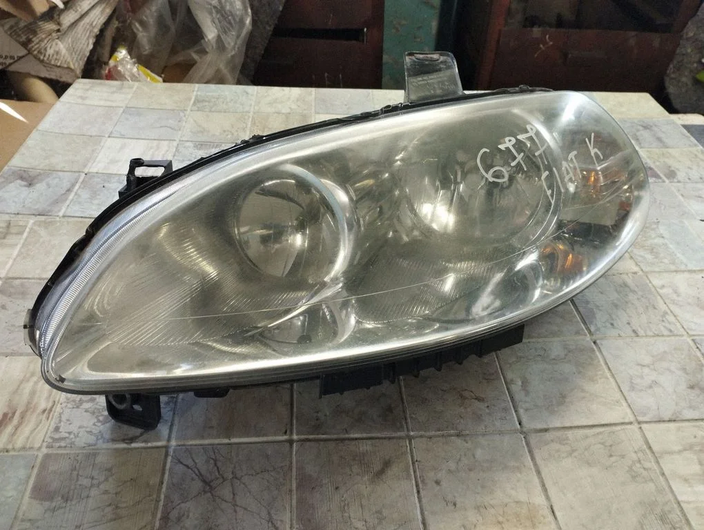 Headlight/headlamp 42550711S